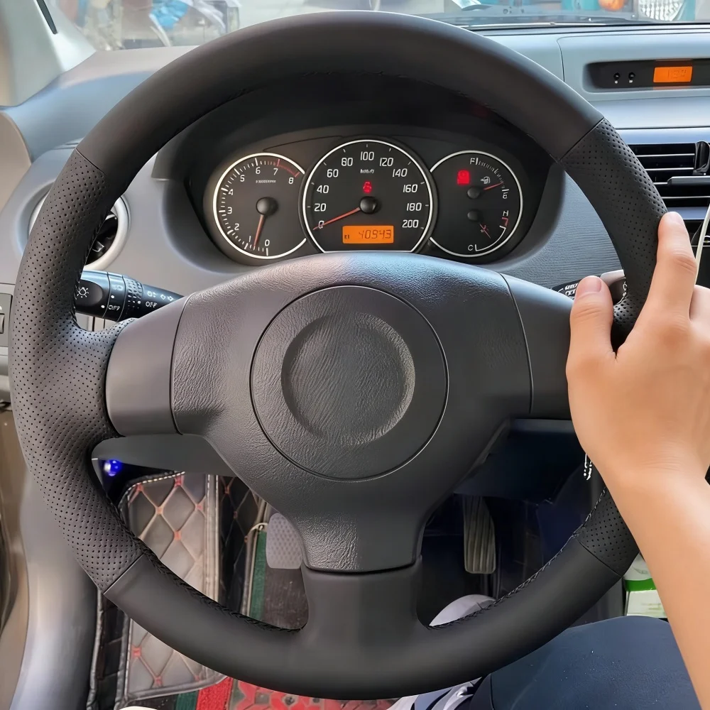 Handgenähter perforierter rutschfester Mikrofaser-Leder-Lenkradbezug für Opel Vauxhall 2005-2015 für Suzuki Swift Sport Splash.