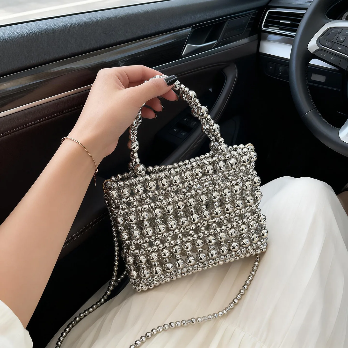 

Роскошные женские сумки с текстурной отделкой и цепочками, модные универсальные маленькие квадратные сумки с вырезами, изысканная женская сумка через плечо или кроссбоди.