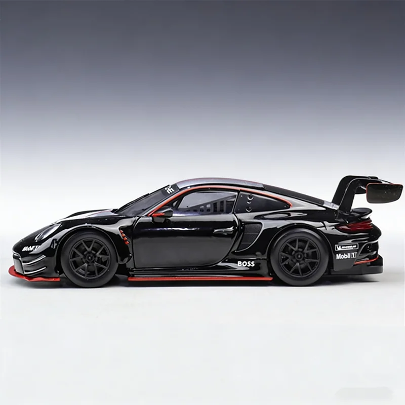 مجسم سيارة بورش 911 GT3 R للسباقات من بوراجو (مقياس 1:24)