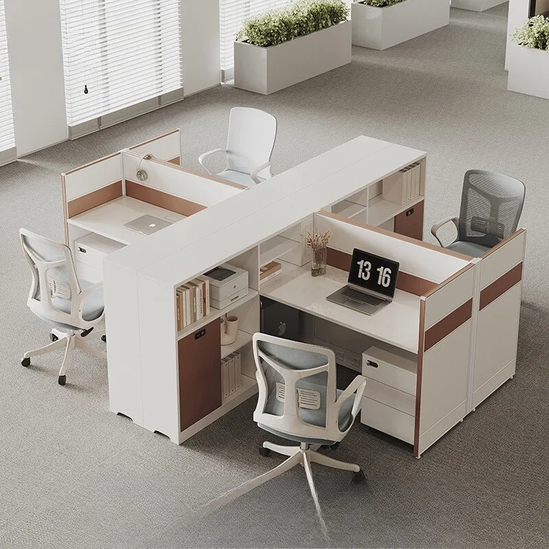 Bureau d'écran d'entreprise, service client, bureau du personnel financier, combinaison de trois tables et chaises double face à face en forme de T