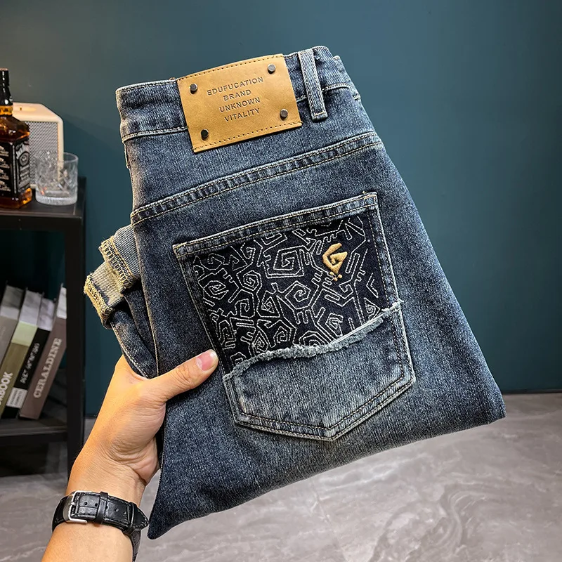 

Новые высококачественные мужские джинсы в стиле ретро, универсальные облегающие повседневные и модные эластичные брюки с принтом и вышивкой на небольшую ногу