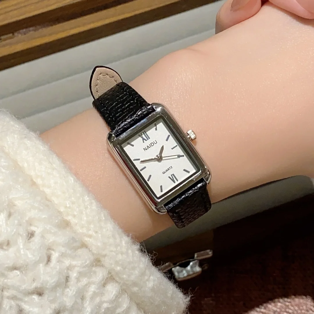 นาฬิกาควอตซ์หน้าปัดสี่เหลี่ยมสายหนังสำหรับผู้หญิง นาฬิกาข้อมือลำลองสำหรับผู้หญิง นาฬิกาข้อมือสุภาพสตรี relojes para damas นาฬิกาข้อมือสำหรับสาวๆ ของขวัญ