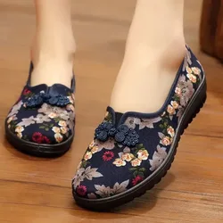 Women's Ethnic Embroidered Flats Soft Bottom Non-Slip Middle-aged Flat Mom Shoes Female  Cloth Shoes