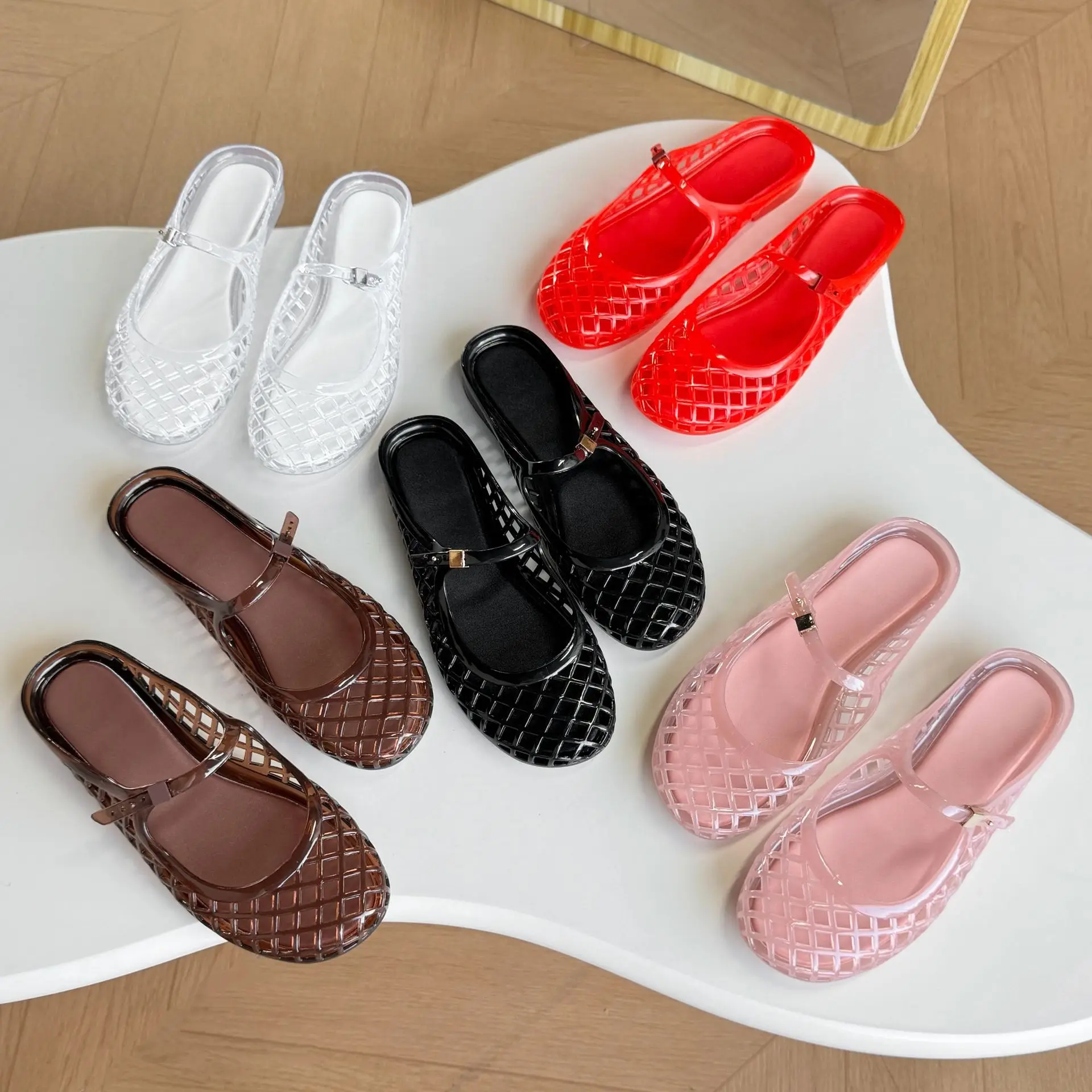 Hollow out jelly shoes with a single toe cap, half trailer, crystal shoes, one foot kick, perforated sandals