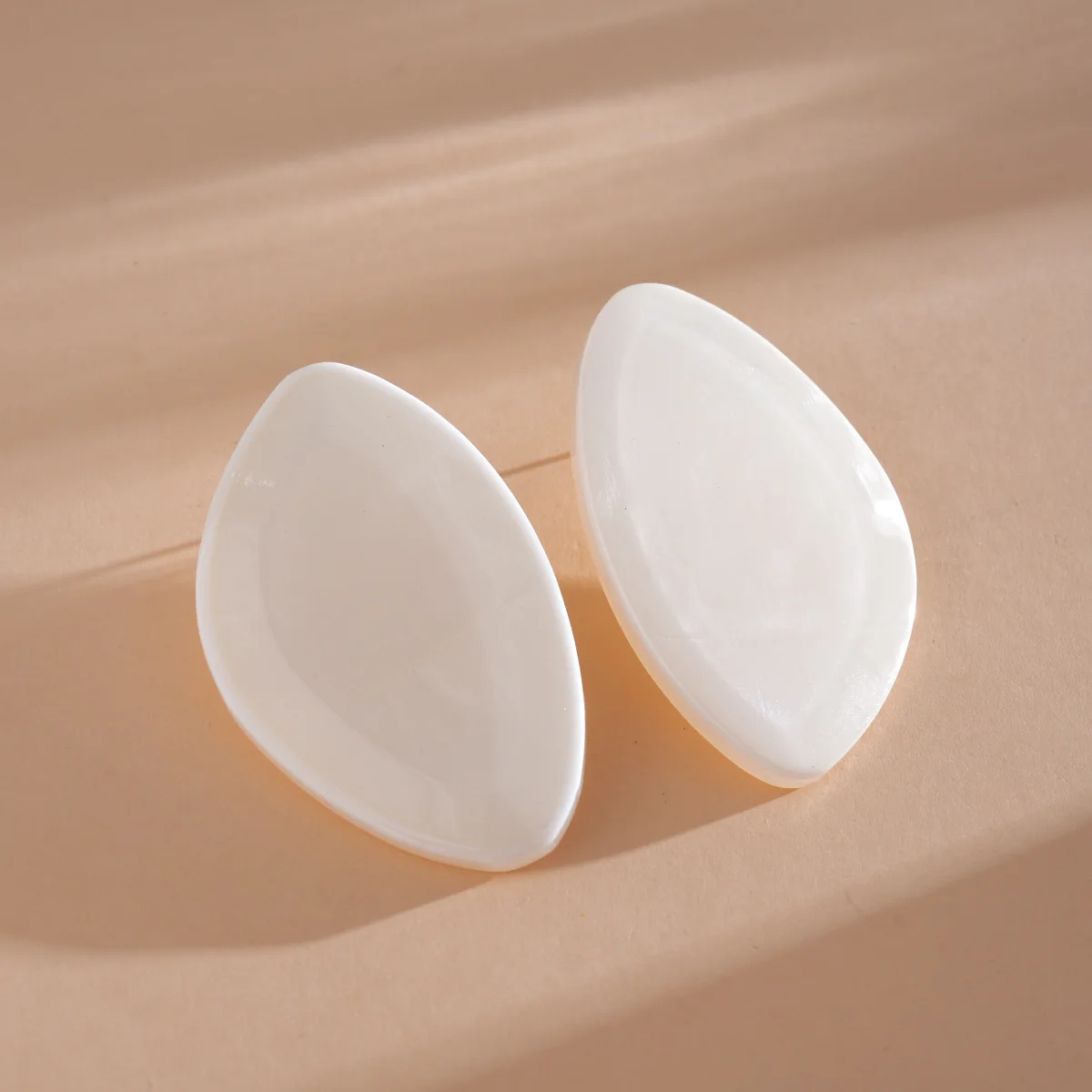 White Irregular Oval Resin Stud Earrings for Women Large Smooth Acrylic Nail Earrings Simple Punk Beach Vacation Jewelry K
