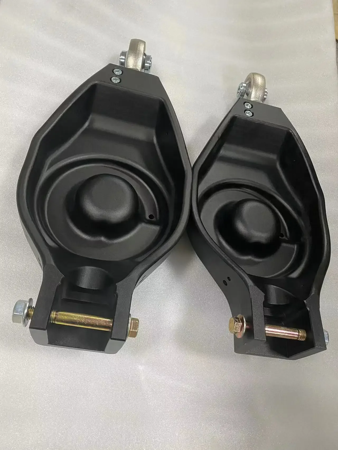 

Hot Sale 2PCS/1SET Adjustable Rear Lower Control Arm For 2015-UP Nissan Armada Offroad Forged Aluminum Suspension Arms