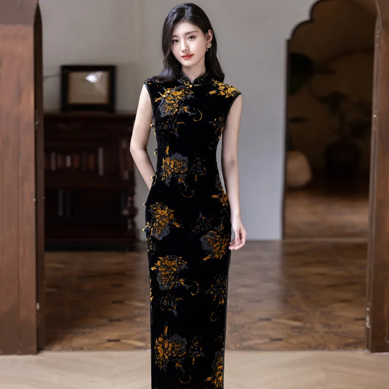 

Black Velvet Chinese Style Long Autumn Sleeveless Cheongsam 2025 New Young Women's Retro Spring Qipao