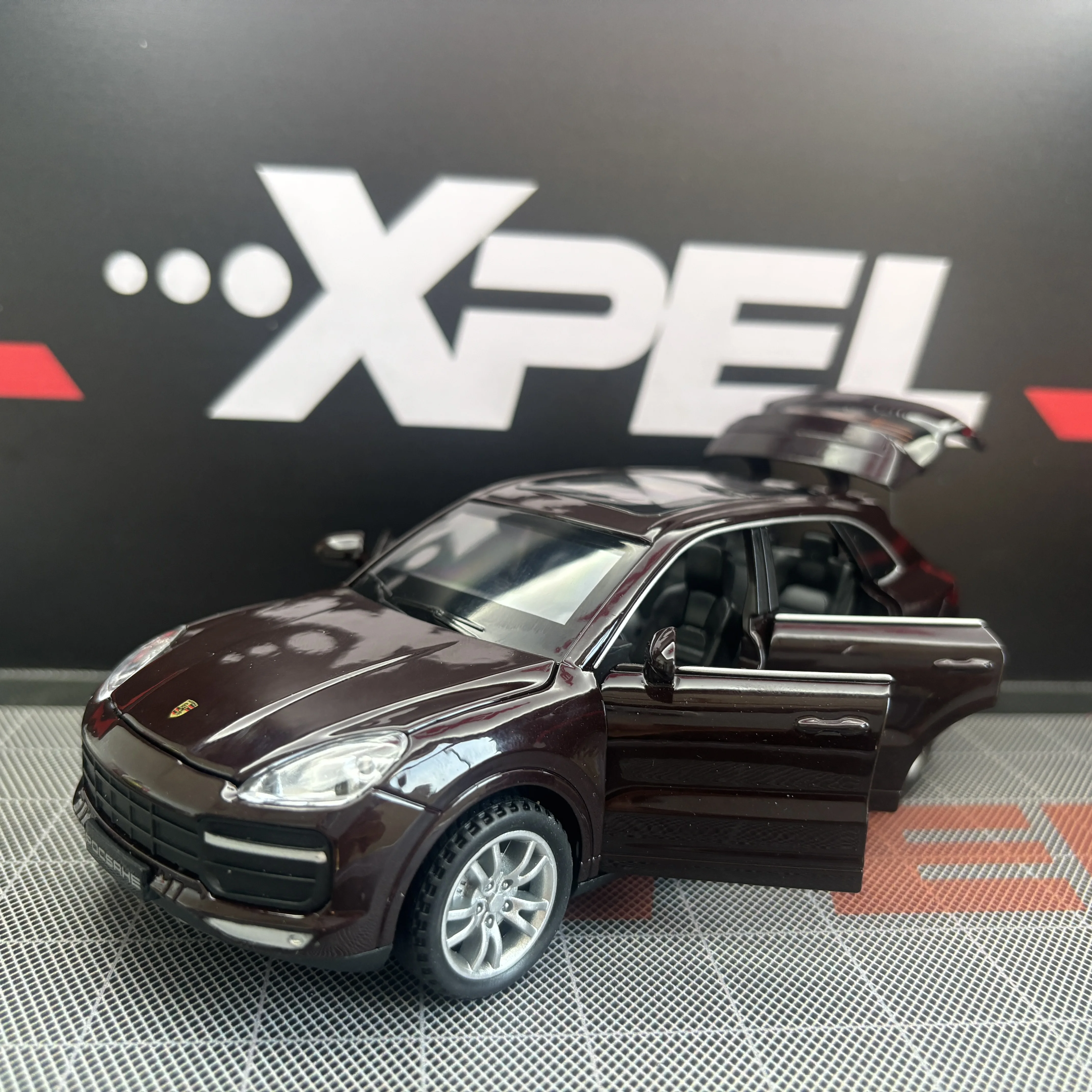 1:32 Porsche Cayenne Turbo Alloy Car Diecast Model Simulation Model Ornament Sound Light Pull Back Toy Collect Hobby Model Gift