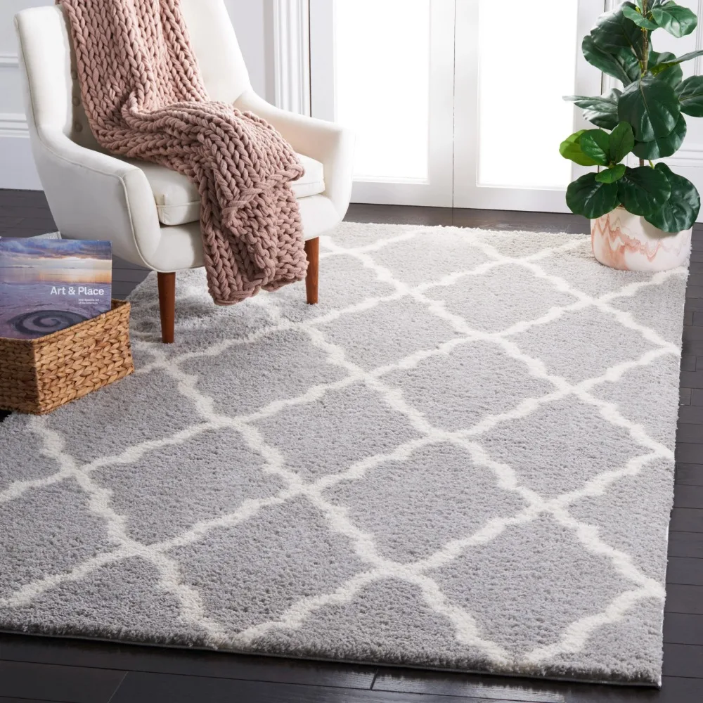 5' x 7' Gray/Ivory Plush Trellis Shag Area Rug
