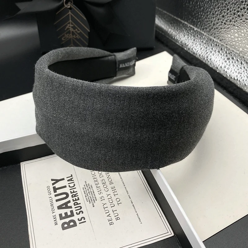 Haarband für Damen, modisch und stilvoll, geeignet für den Alltag, mit Haaraccessoires und breiten Rändern. – Detail 4