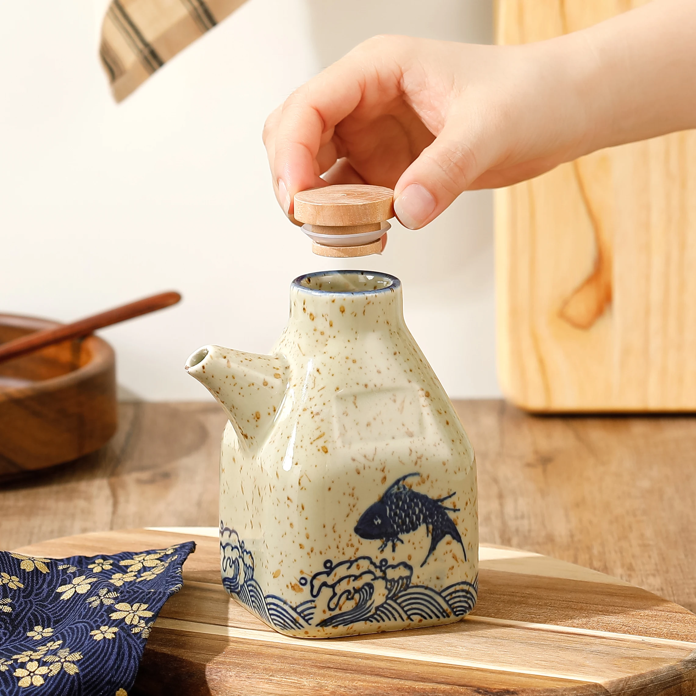 Retro Ceramic Oil Bottle Kitchen Cooking Supplies Soy Sauce Vinegar Liquid Seasoning Container Large Capacity Ceramic Oil Bottle