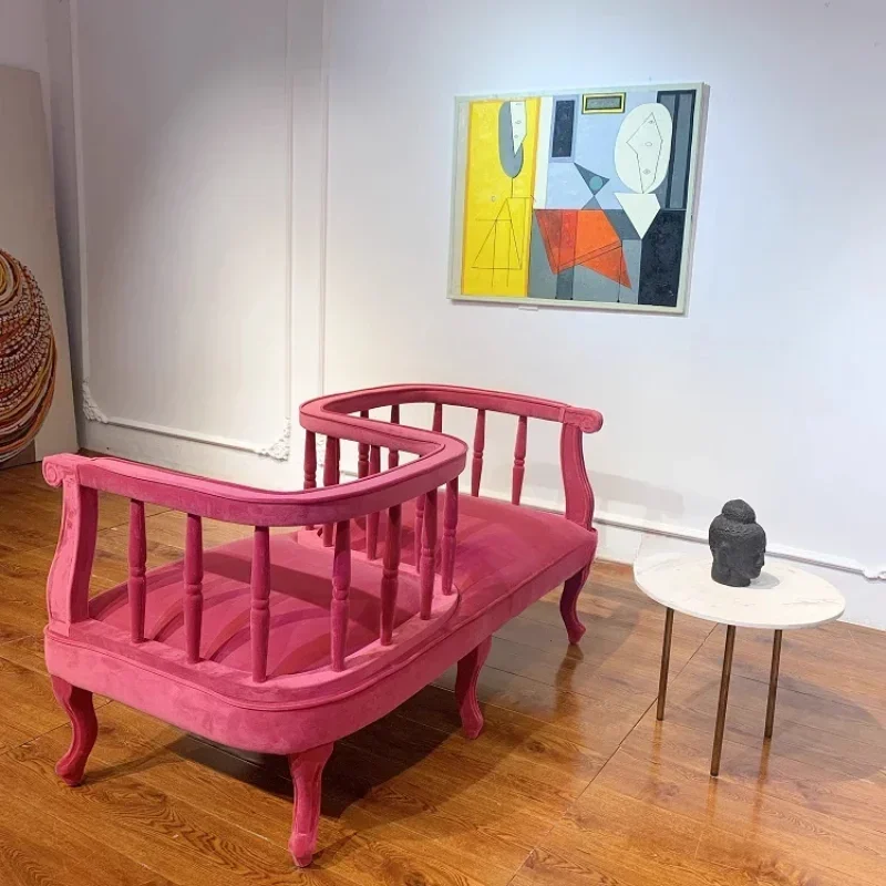 

Ins wind Internet celebrity clothing buyer shop designer leisure chair European art museum pink solid wood sofa chair