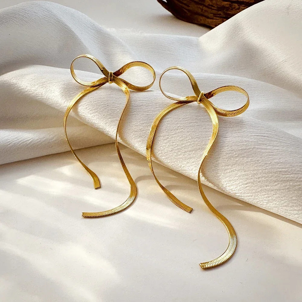 Orecchini con fiocco con nodo a catena a serpente piatto in acciaio inossidabile Color oro di nuova moda per gioielli con orecchini a nappa lunghi