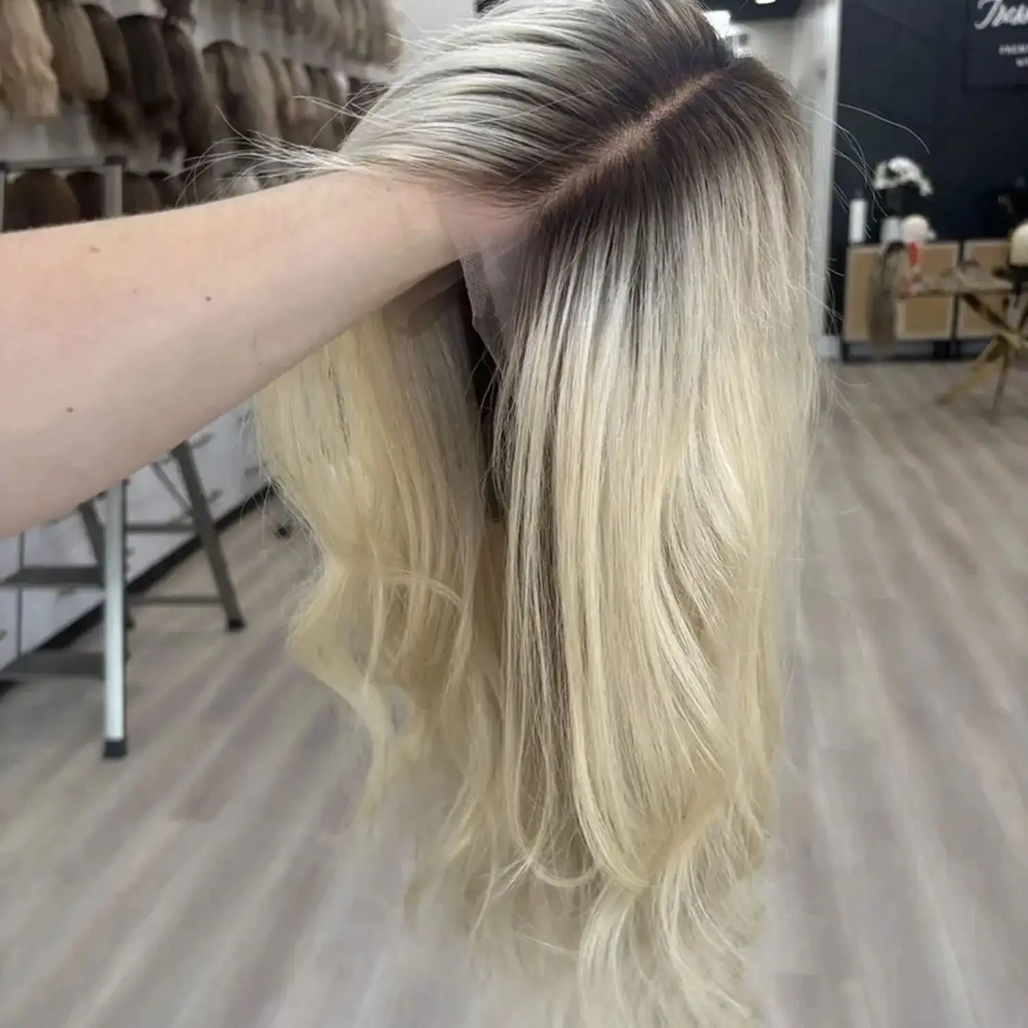 

30-дюймовый парик Ombre Ash Blonde Highlight, высококачественный синтетический парик 13*4 HD, парик спереди, предварительно выщипанные волосы, повседневный парик для вечеринок, женский