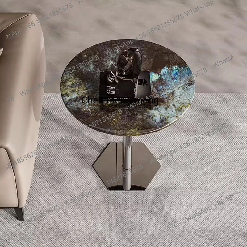 

A few marbles by the sofa, Italian minimalist creative high-end artistic sense, a few super crystals in the living room corner