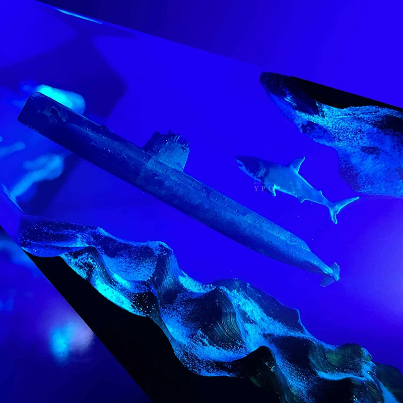 เรือดําน้ํานิวเคลียร์ Organism เรซิ่นตาราง Creative Art Shocked โคมไฟตกแต่งธีมทหาร Night Light ชาร์จ USB