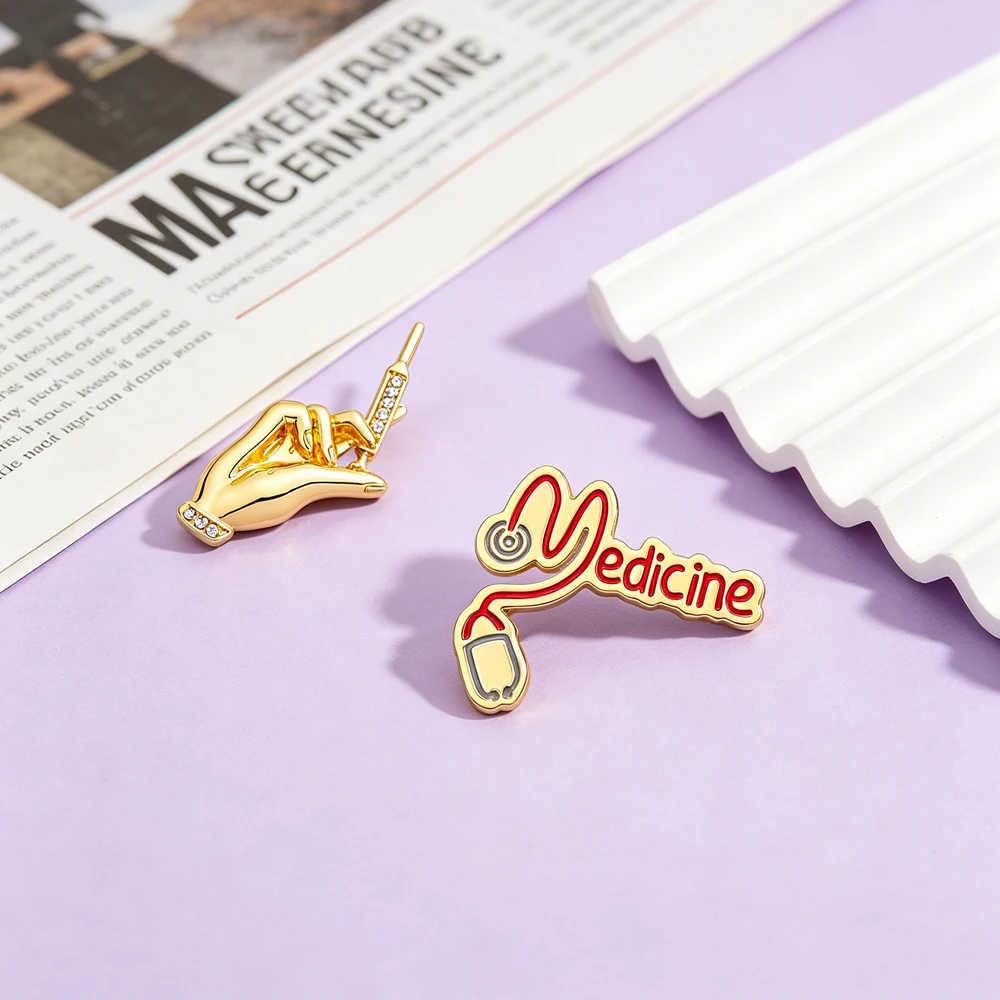 Medical Enamel Brooch Pin Cartoon Handheld Syringe Stethoscope Style Collar Badge Backpack Accessory Nurse Doctor Exquisite Gift