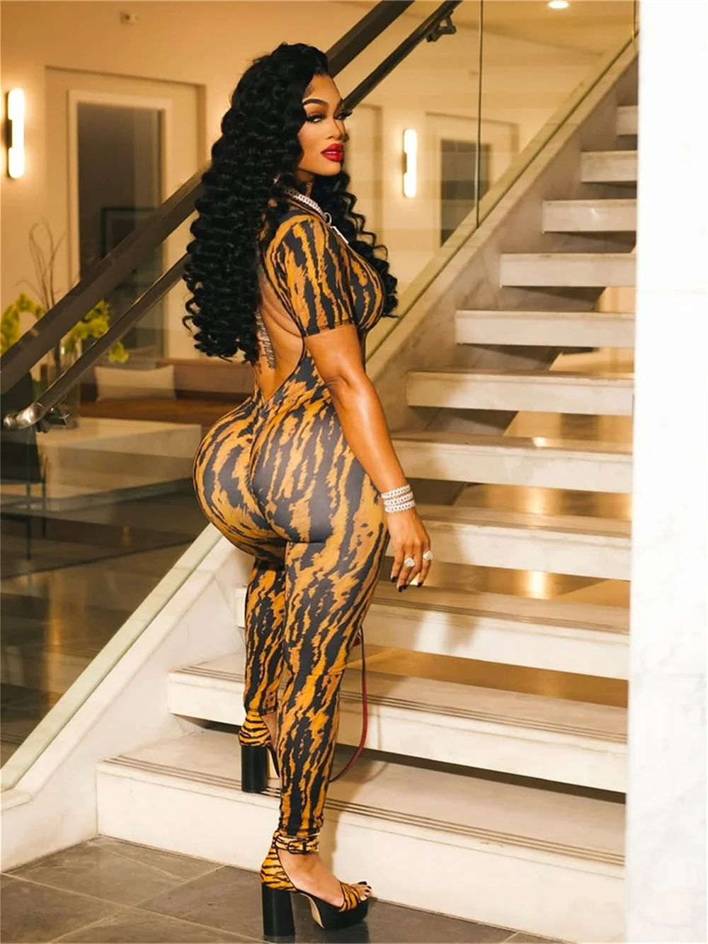 غريب سنور مثير شريط طباعة بذلة المرأة عارية الذراعين النشاط قصيرة الأكمام محب تمتد نحيل منتصف الليل تجريب وزرة ضئيلة