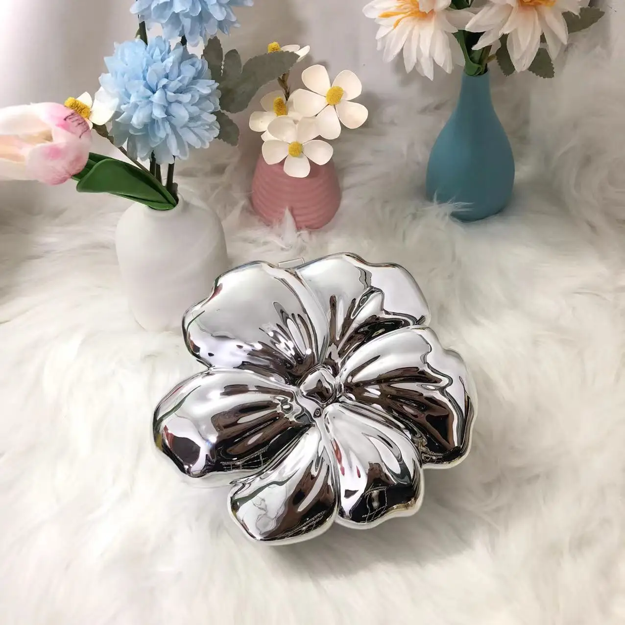 Women Metallic Flower Clutch Bag Silver Gold Acrylic Evening Bag Luxury Wedding Party Crossbody Purses Designer Chain Handbag