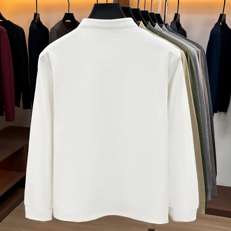 Herren-T-Shirt mit Mandarin-Kragen und langen Ärmeln, traditionelles Knopfdesign, Brustemblem, glatter, dehnbarer Stoff, modische Freizeit-Oberteile für Herren. – Detail 16