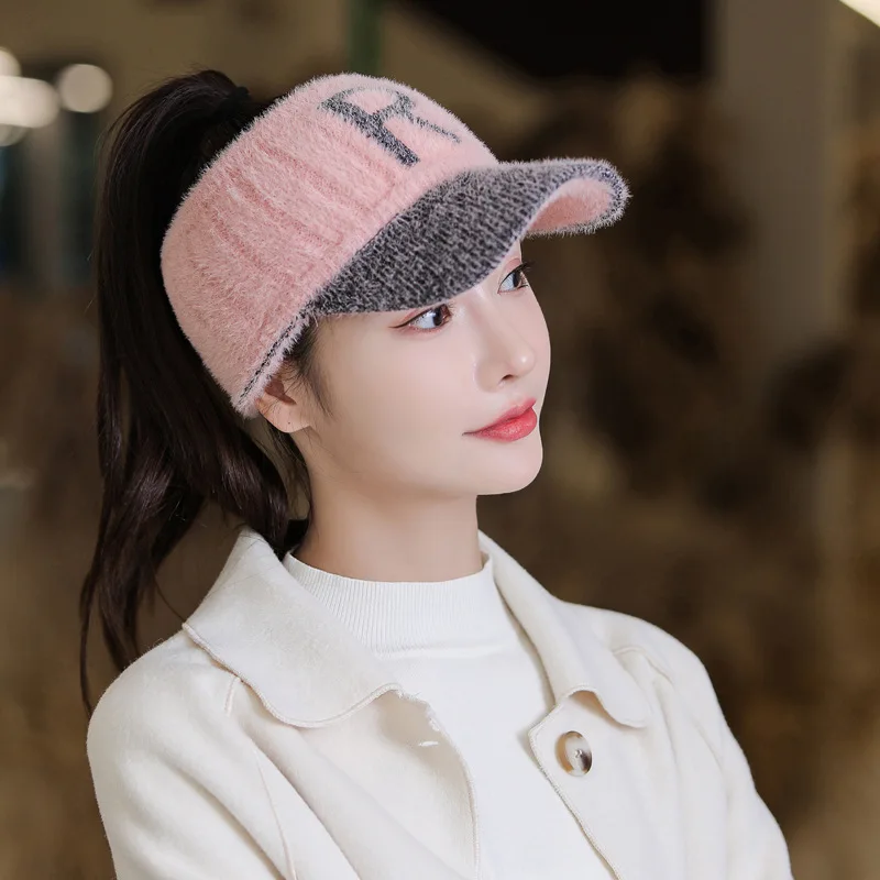 2023 Korean version of the new autumn and winter hat women\'s fashion letter R knitted woolen hat double color winter warm cap