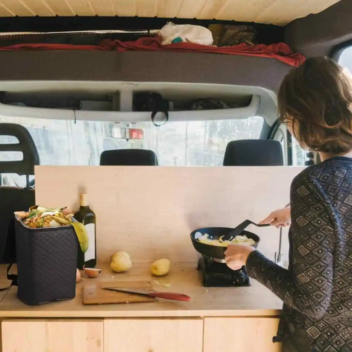 蓋付き車用ゴミ箱 - 漏れ防止PUレザー自動ゴミ箱、取り外し可能な防水ライナー、SUV、トラック用の吊り下げ式車用ゴミ箱