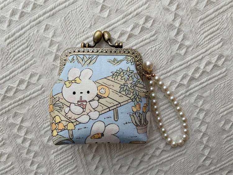 Lost in Vintage Metal Frame Coin Purse Rabbit Pattern Kisslock Fabric Pouch Wallet Makeup Bag Small Clutth with Parls Chains