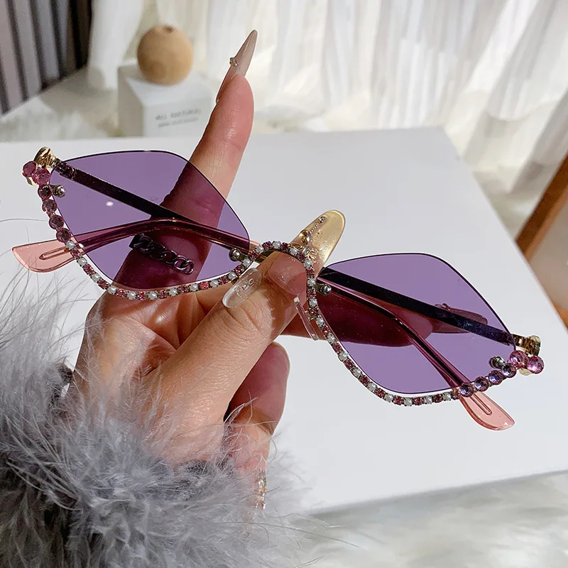 Diamant-Sonnenbrille mit kleinem Rahmen für Damen, Metall-Halbrahmen-Polygon-Sonnenbrille, hochwertige, mit Diamanten eingelegte Perlenbrille