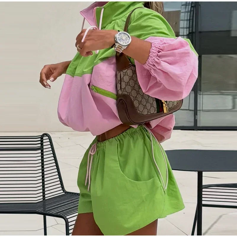 Farbblock-Damen-Hosenset mit Stehkragen, Schnelltrocknende Puffärmel-Jacke, Kordelzug, Elastische Taille, Kurze Hose, Sport-Streetwear-Set für Damen – Detail 14