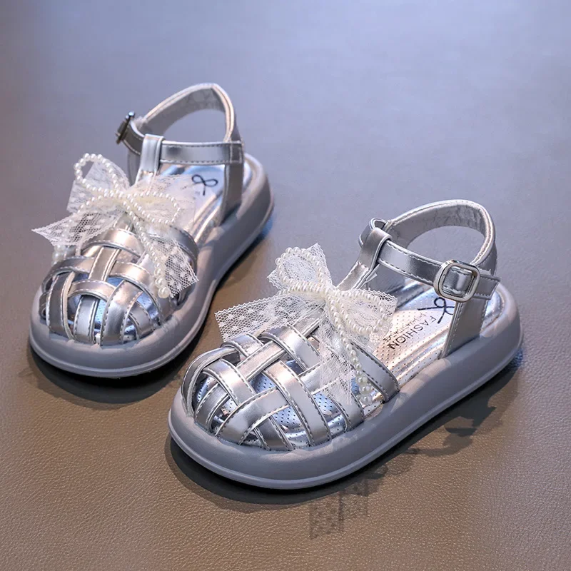 

Новинка лета 2023, сандалии принцессы для девочек, нескользящая детская пляжная обувь с мягкой подошвой, модные тканые детские сандалии с закрытым носком