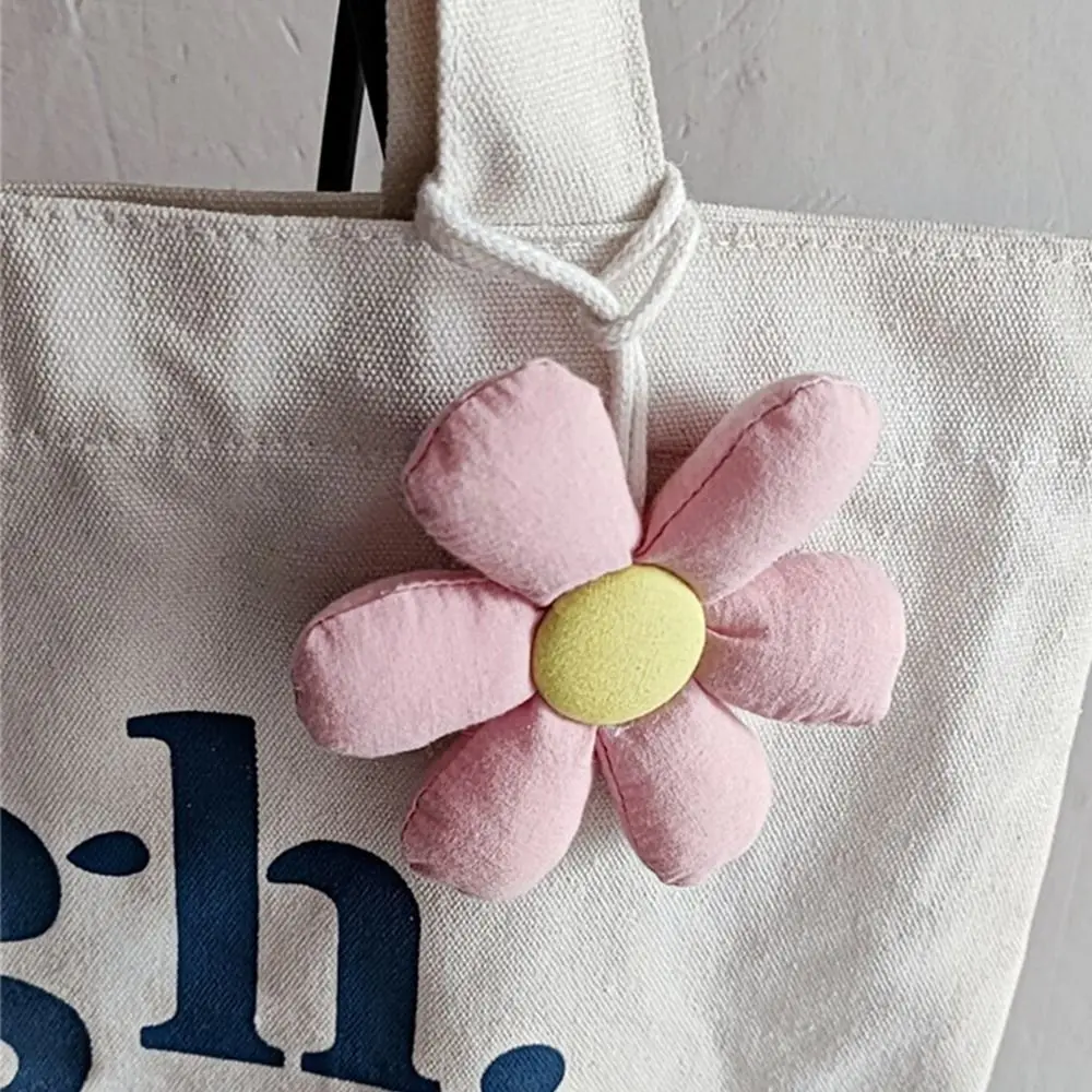 Pingente de bolsa de flor de pano Encantos de bolsa Decoração de mochila fresca recheada Acessórios de correspondência para bolsa Coreana para menina