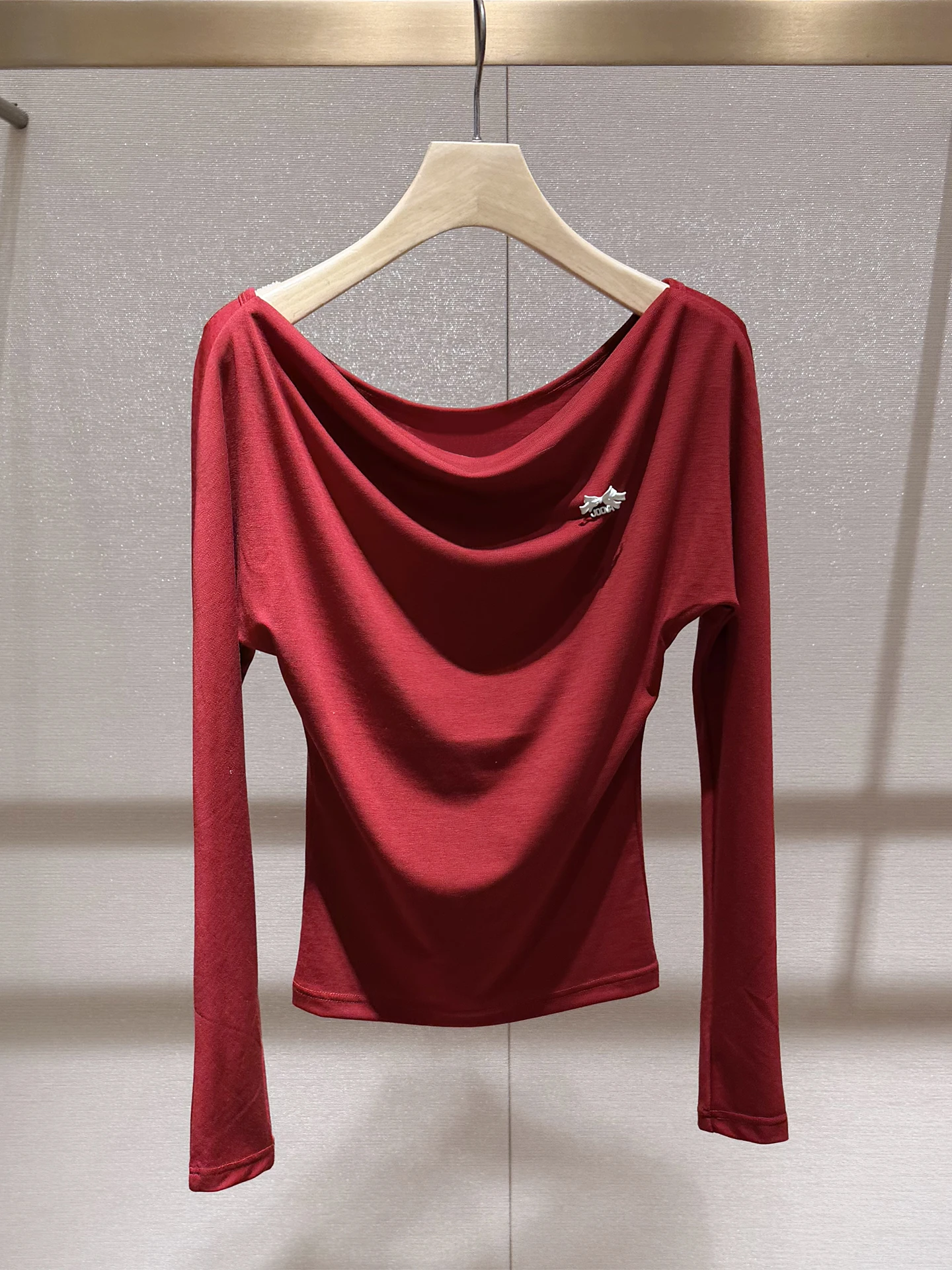 

Anti-Aging Knot One-oulder Long Sve Red Knitted T-irt Women's Base irt Spring 2026 Commute Sle Slim Fit