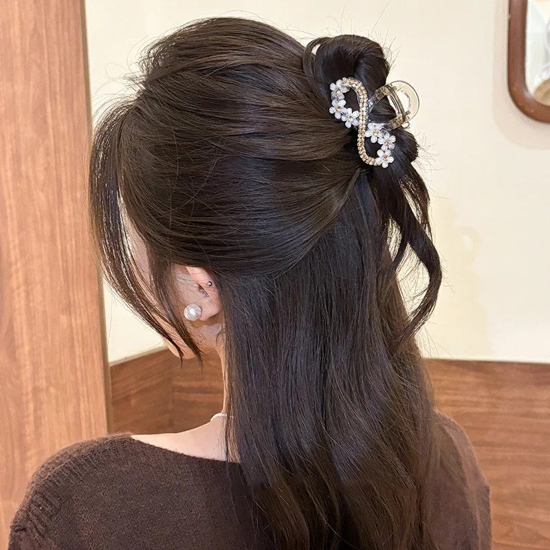 Elegant Rhinestone Flower Hair Clip for Womens Temperament Small Shark Clip Fashion Girls Hair Clamp