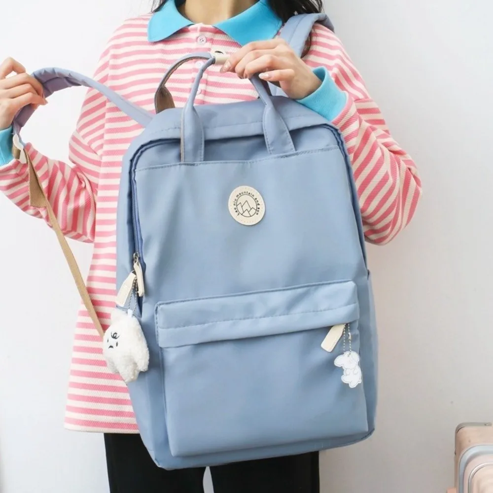 حقيبة ظهر نسائية خفيفة الوزن مقاومة للماء من النايلون بلون سادة حقيبة مدرسية ذات سعة كبيرة حقيبة ظهر مريحة للسفر لطلاب الجامعات