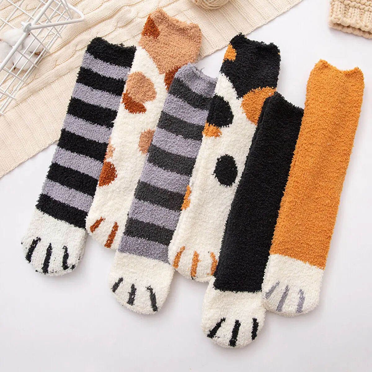 Calcetines blancos de dibujos animados Kawaii para mujer, patrón de pata de gato y perro, calcetines divertidos y cálidos de lana para dormir en el suelo del hogar, Invierno