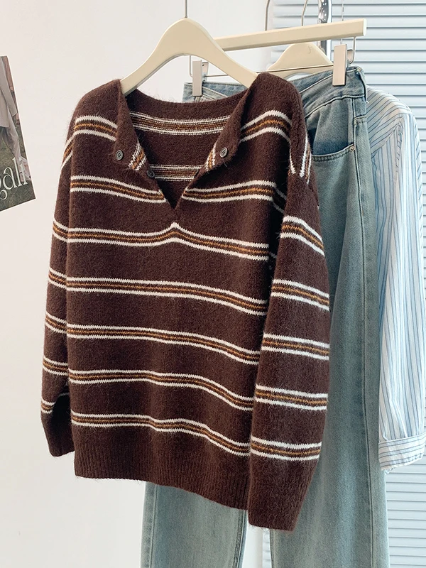 Sweter-płaszcz damski w paski, luźny krój, długi sweter, bluzka z otwartym kołnierzem, baza pod spódnicę, jesień, moda.