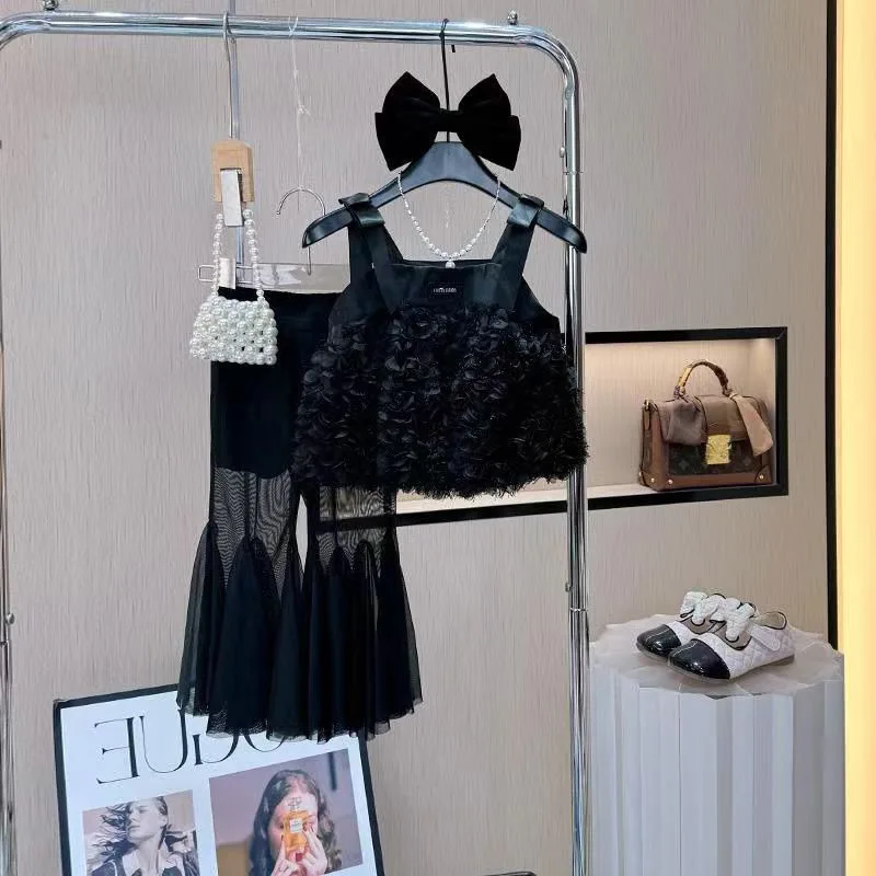 

Новые летние костюмы для девочек: модный комплект из двух предметов для малышек с бретельками, тренд сезона