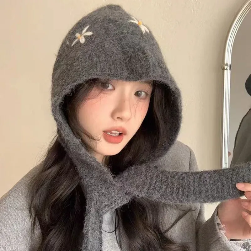 Topi Pullover Hangat Topi Bomber Bordir Bunga Topi Pelindung Telinga Serbaguna Modis Topi Rajut Tebal Topi Rajut Pakaian Jalanan