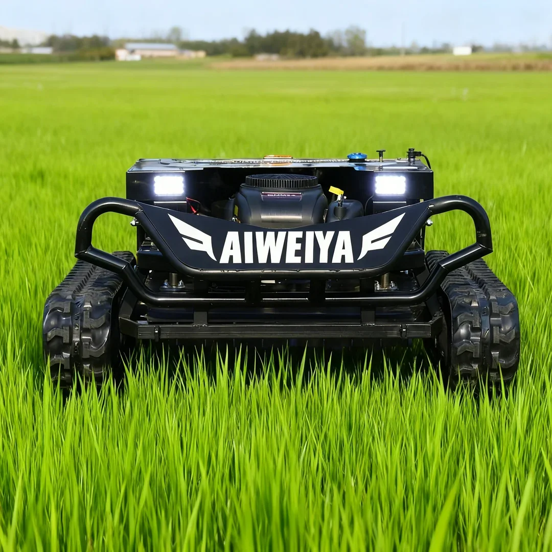 

Customized High Power Tank Robot Lawn Mower Remote Control 900mm Cutting Width with Free Blade Accessories