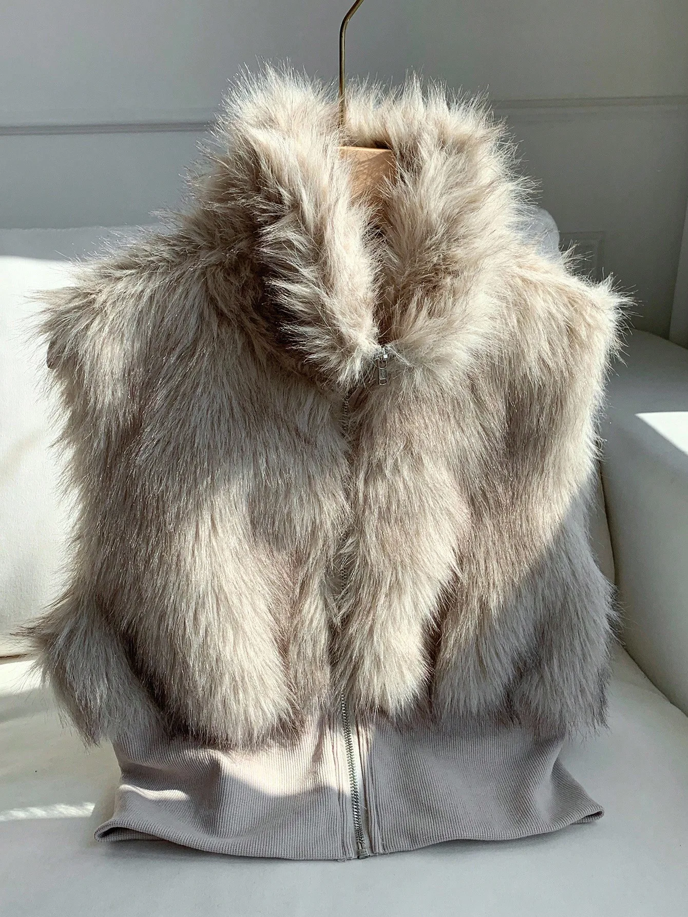 

Женский однотонный жилет из искусственного меха на молнии спереди Comfortcana осень/зима