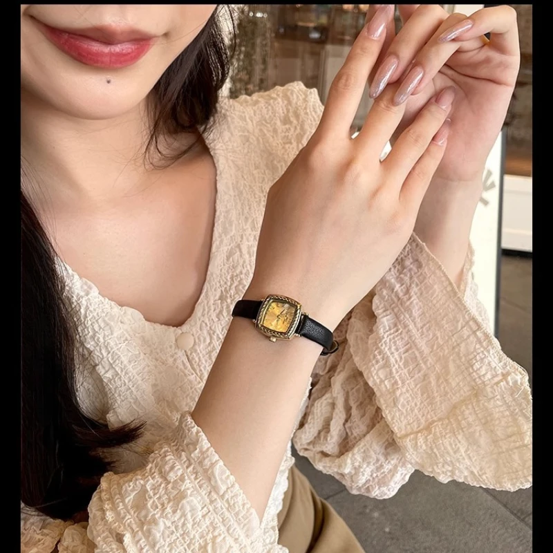 Classic trend women's watch elegant simple light luxury waterproof 2025 quartz watch birthday gift