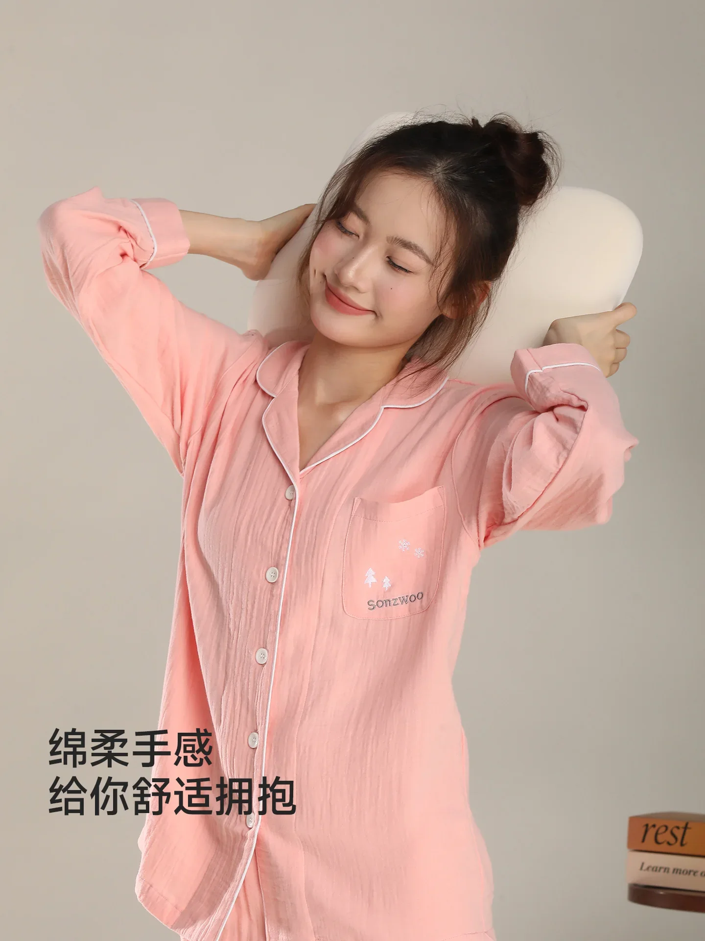 

Женский пижамный комплект из креповой ткани с длинными рукавами