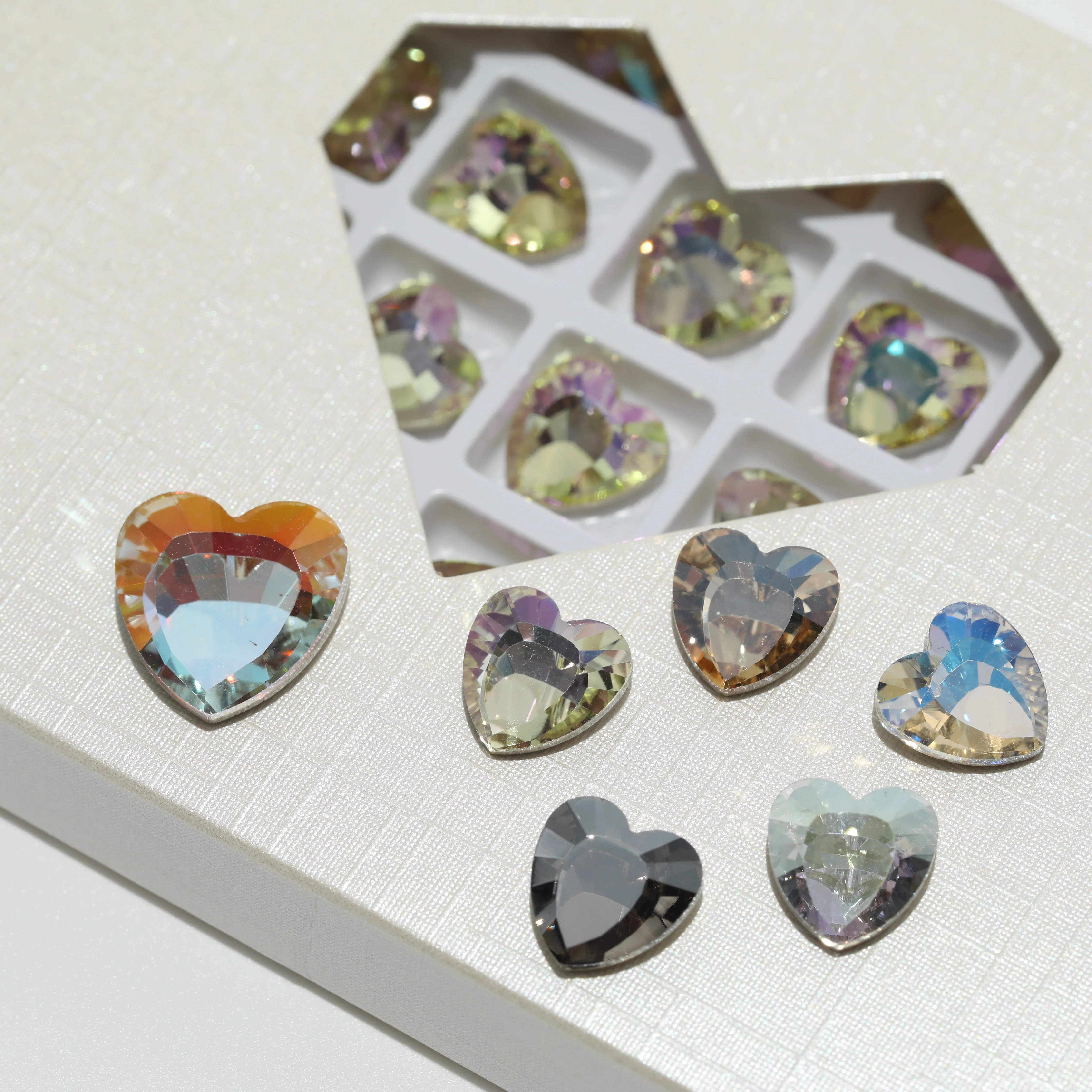 GRST Premium DV4059 Herzförmige Fancy Stones Glänzende Kristalle Dream Mirror Serie Strasssteine DIY-Zubehör für Nagelkunst und Hochzeitskleider – Detail 4