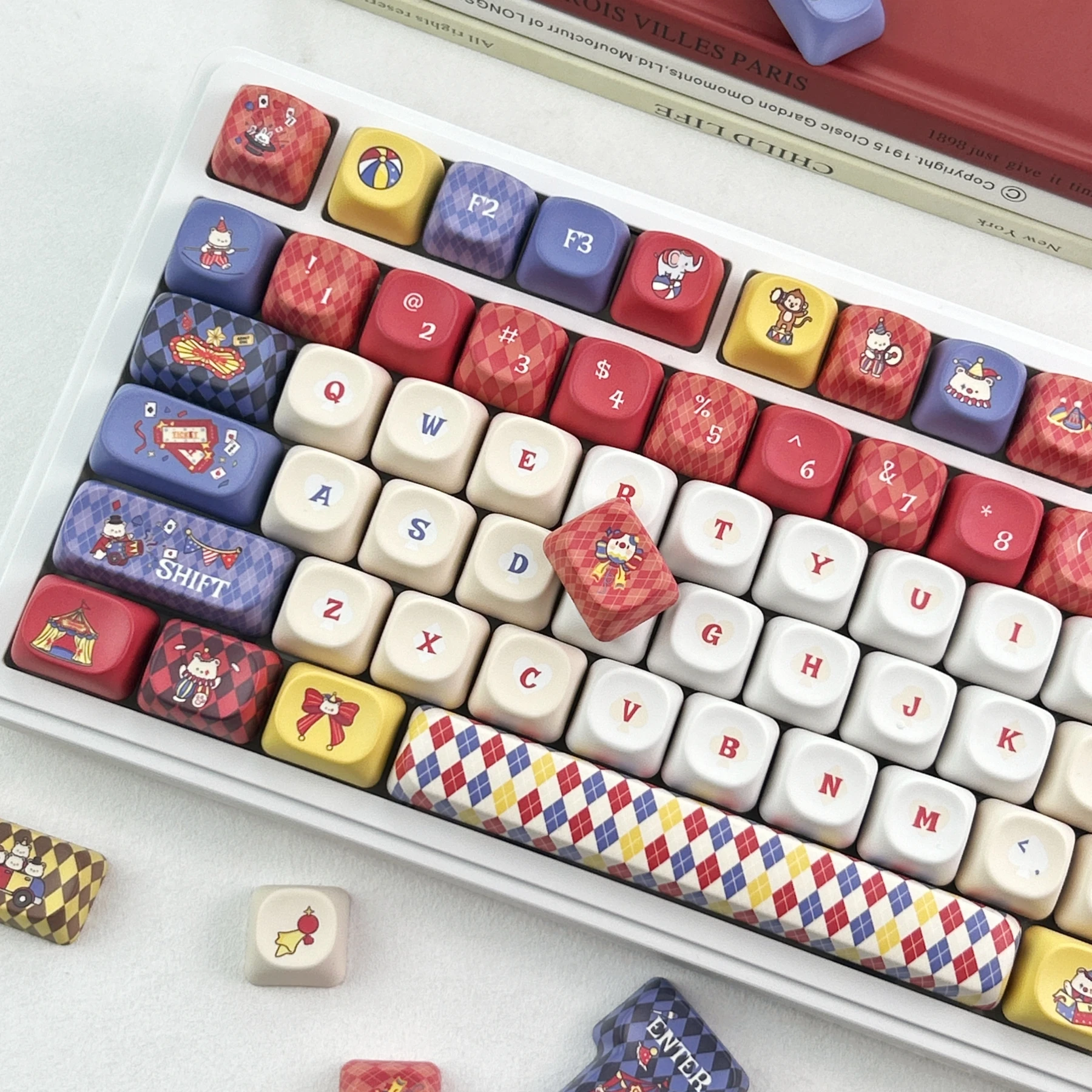 MAIMOOO Circus Bear PBT Keycaps Russian/Korean MOA Cherry Profile Retro Colorful Plaid Clown Bear Keycap for Mechanical Keyboard