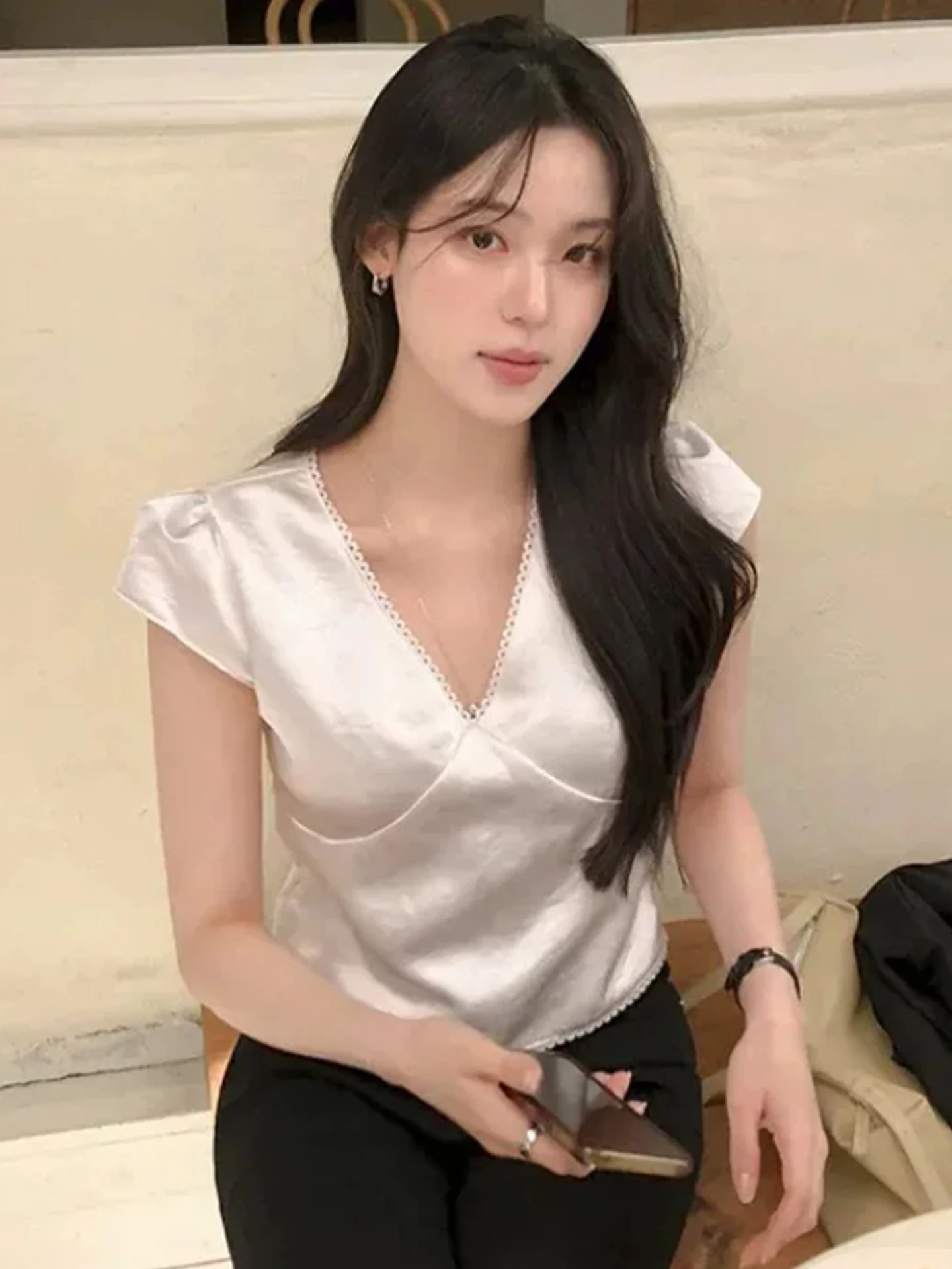 

Elegant White Silk Blend Short Sleeve V-Neck Blouse Women's Summer New Style Gentle Lace Trim Splicing Korean Style Bubble Sl...