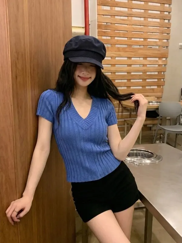 

Slim Fit Short Sleeve V-Neck Knitted T-Shirt American Style Hot Girl Black Early Spring Unique Beautiful Street Style Top