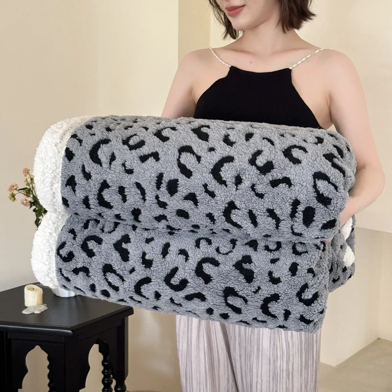 Autumn Winter Warm Cozy Leopard Print Blanket Soft Comfortable Artificial Lambswool Sofa Blanket Antistatic Jacquard Nap Blanket