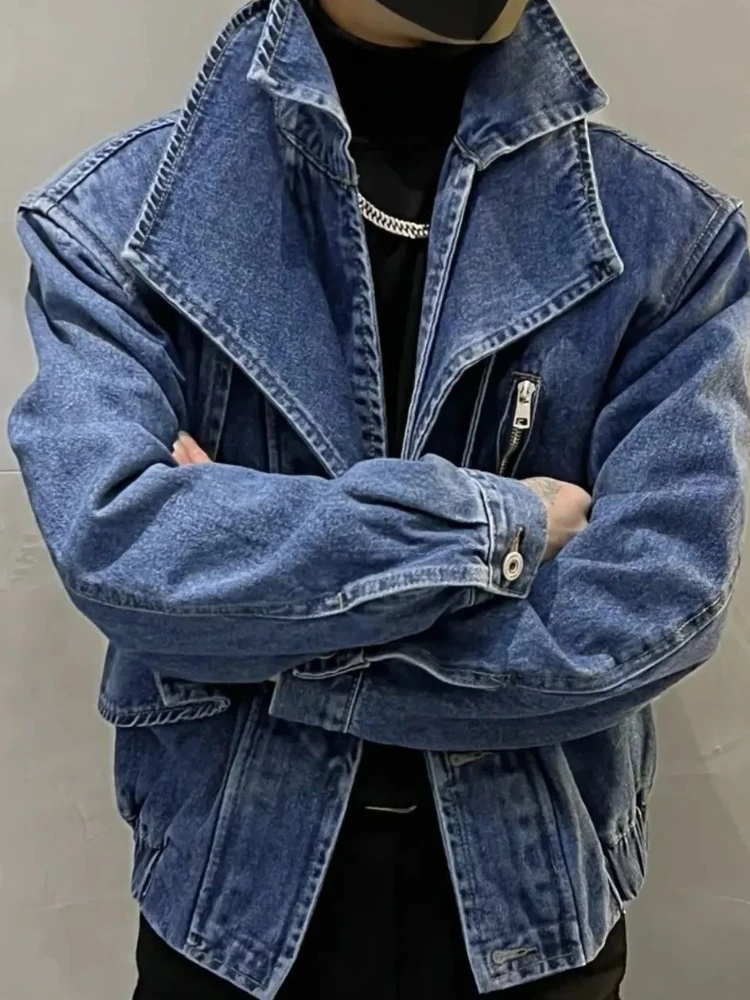Immagine 4: Giacca di jeans corta da uomo, nuova collezione primavera/autunno, design premium, effetto due pezzi, con doppio colletto e inserti.
