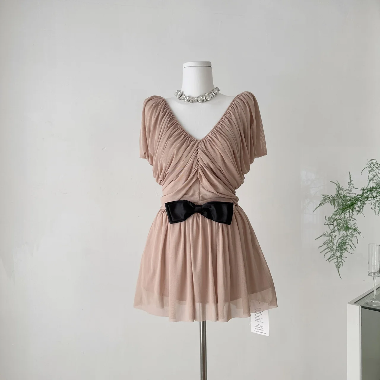 

Summer Women Old Money Vintage Party Evening Vacation Short Sleeve Outfits 2 Piece Set V-Neck Top + Bow High Waist Mini Skirt