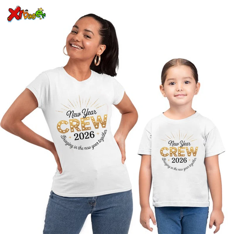 سنة جديدة سعيدة 2026 قميص الأسرة مطابقة وتتسابق للفتيات تي شيرت فرقة الملابس حفلة الطفل التي شيرت ملابس الأطفال الزي